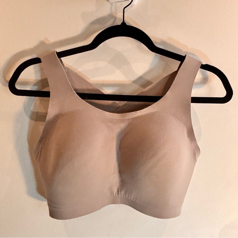 LULULEMON Sz 34DD Seamless Nude Athletic Sports Bra Padded Criss Cross Back